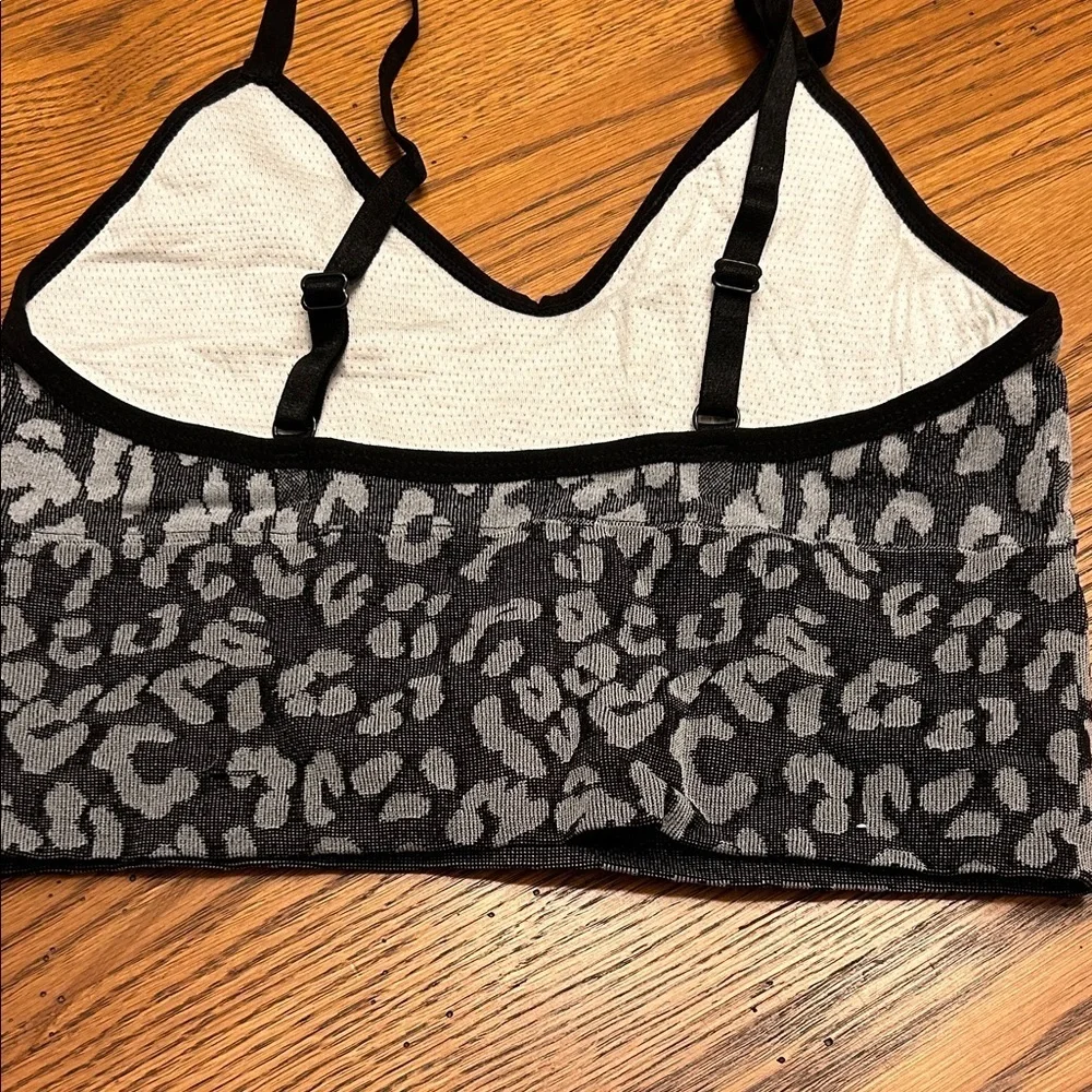 SHEIN Leopard Print Sports Bra - Black and Gray